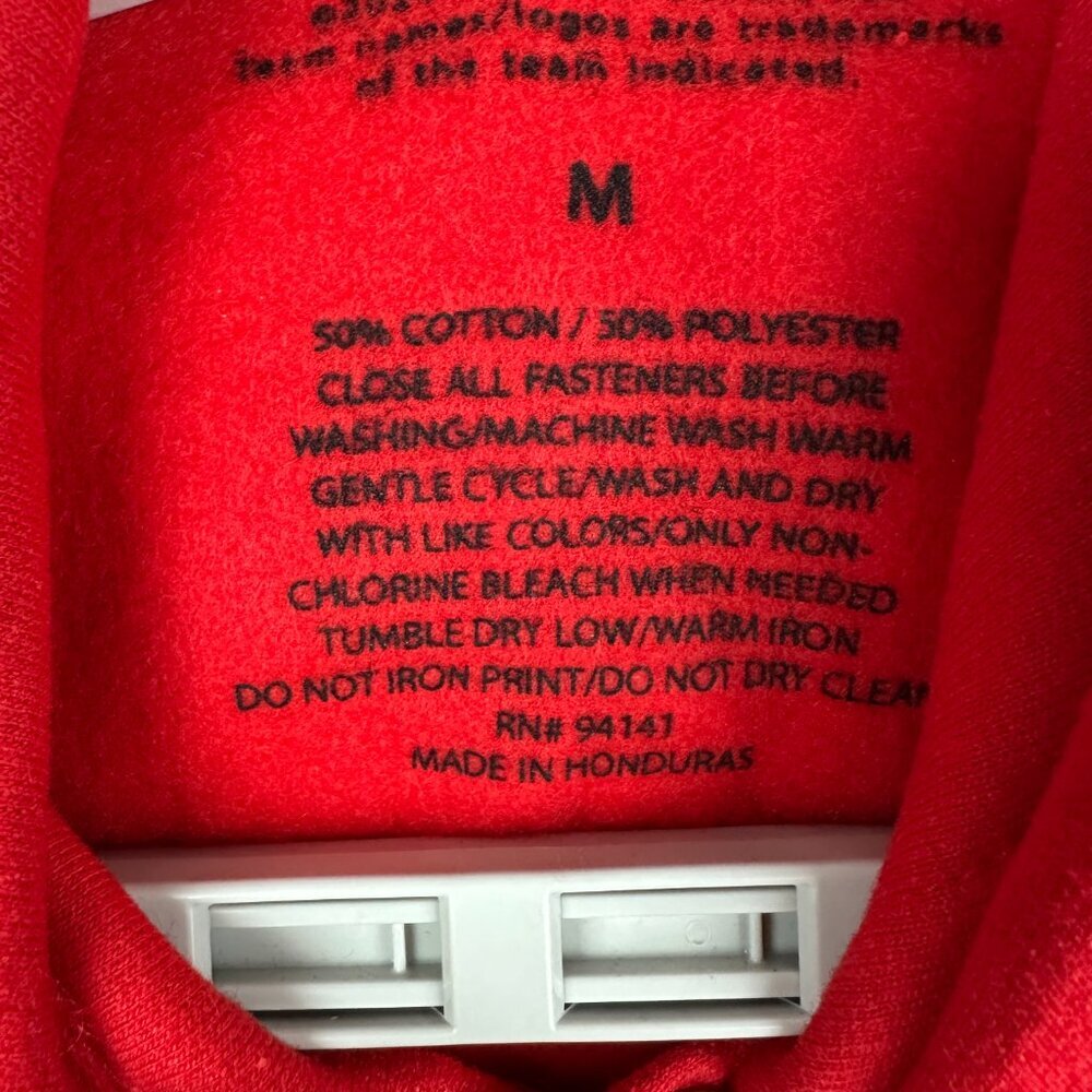 KANSAS CITY CHEFS MEN'S HOODED PULLOVER RED SWEATSHIRT , SIZE M MEDIUM - Picture 3 of 8